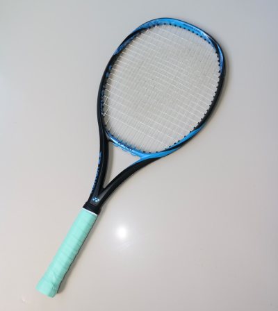 最近入手了Wilson Pro Staff 97，整体表现非常惊喜！力量感十足，适合底线抽球。击球反馈清晰，打起球来很有自信。适合想要提升水平的球友，推荐给和我一样喜欢高质量击球体验的人。
