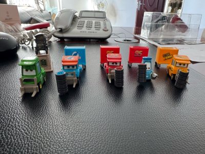 本次购买了好几个汽总mini的小车，包装的非常好，价格很便宜，比国内便宜不少，都是绝版的老车，非常不错，风火轮也无损邮寄过来，以后继续购买