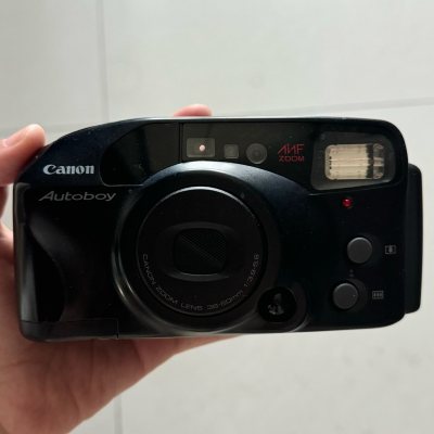 因为很喜欢一个男团的成员就想着买同款 看了国内的二手平台价格真的是特别贵 刷到别人说可以去挖煤姬淘相机 于是抱着淘淘看的心理来找了～真的非常便宜！而且速度也很快～相机成色也很好 真的真的特别喜欢挖煤姬这个平台???