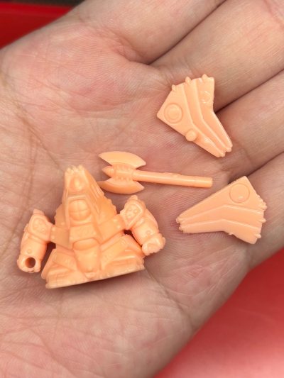 买了好多很便宜的散件，自己用来组装，每个商品价格都不高，但是竹蜻蜓很不错，这么多加起来运费超便宜的，竹蜻蜓真是我的首选！