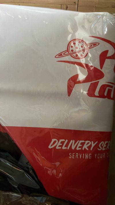 几个月的前到的一箱，外箱不算太大，物品不算多。外箱无破损完整干净。箱内物品都有泡泡纸保护，期待下一件。