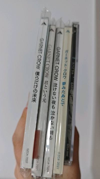 挺不错的包装，下次还会再来选择的，单曲和专辑都很好听的，代购速度很快推荐来挖煤姬，客服工单回复也及时的
