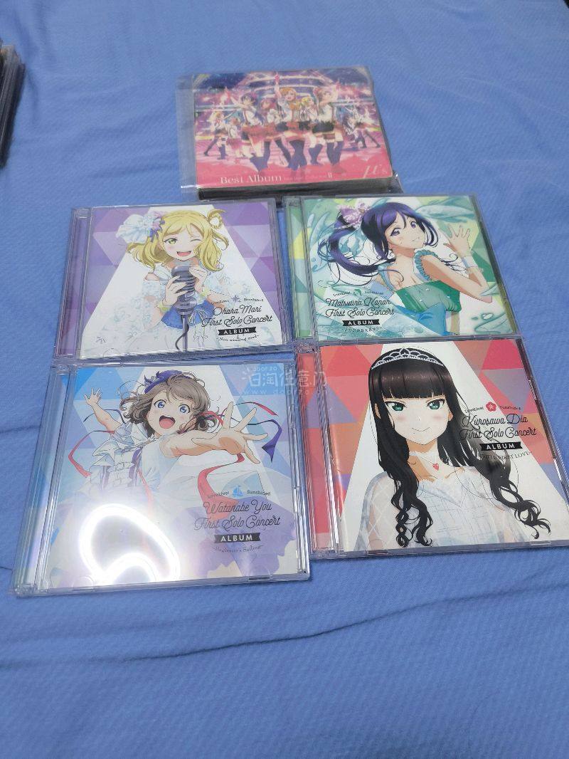 作为实体CD收集控，挖煤姬彻底解决了我日淘的难题。中文界面操作无压力，直接搜索就能找到煤炉、雅虎日拍上的稀缺碟片，系统自动换算人民币，支付一步到位。这次蹲到仅拆成色的cd，算上运费比代购便宜近一半，还赶上平台发优惠券抵消了手续费。
下单后等了几天入库，选了竹蜻蜓物流...