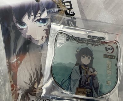 看到谷子，我如临仙境，在厄瓜多尔荡秋干，在夏威夷岛冲浪，在清迈放天灯，在希腊梅丽萨尼洞泛舟穿梭，在土耳其卡帕多西亚空中漫步。我飞奔，我猛跑，我高举手臂，我欢呼雀跃，我在5号21楼的阳台跳起探戈。太美了，你是我的神，我被辣到泪流不止，喷涌而出。我的眼泪从眼眶里高压喷射...