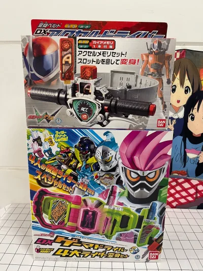 这一批假面骑士到货了假面骑士ea腰带dx版，以及一些卡带道具，这次用的竹蜻蜓物流，速度很快，打包很好，很不错的的一次购物体验