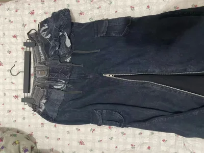 这次淘到一件超可爱的绿色钉珠小背心，一件杏色拼接波点长袖，一件重工牛仔半裙，完全没想到海淘质量能这么好！到货物流也很迅速，体验感很好！会继续在挖煤上淘货的！