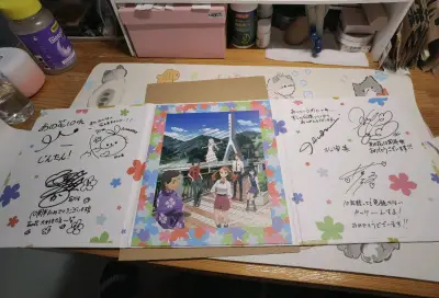 完美的价格，完美的打包，完美的状态。
好久之前下单的，大概五六月？
当时券给的很多。正好刷到了未闻花名十周年留言板，价格特别合适果断拿下。
后面又囤了几个月想凑凑单但是碍于实在没的可切干脆一单回国了。
不用合单最迅速的一集。
因为之前凑了下积分，走的ems国际邮费也...