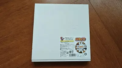 想买这款jump火影纪念瓷盘很久了，但是担心运输过程中出现问题，一直犹豫不决。网站多次断货，这一次上架后，还是决定买下。jumpcs网站的商品目前用不了竹蜻蜓物流，最后选了ems，用积分折了一部分运费。已经顺利收到了，盘子完好无损，盒面小划痕可以忽略。
这款纪念瓷盘...