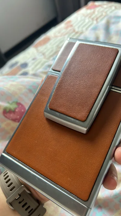 一次海外购物整体来说还是不错的外观拿回来有点霉菌自己清理了一下相机仓内镜头有霉菌滚轴有少许上锈腐蚀痕迹后续需要找专业人士惊醒清理保养总体外观还是很好的功能基本确认无误很满意的一次购物?️