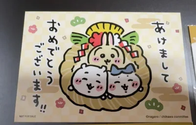 被这些萌萌的插画彻底圈粉啦！画风软乎乎的，每个角色都可爱到犯规，不管是那个带锅盖头的小家伙，还是搭配金色骑士的小萌宠，就连新年款的兔子和圆滚滚的伙伴们都萌得让人挪不开眼。细节满满，色彩搭配也特别治愈，不管是收藏还是用来装饰，都超绝！真心推荐给所有喜欢可爱风的小伙伴，...