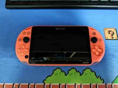 淘了很久psv2000，终于发现了这款红色机器，毫不犹豫的下单了，不能走空运只能走海运，20多天漫长的等待终于收到货了，打开包装机器成色完美，没有一点划痕，屏幕漂亮，摇杆不漂移，安全下车！