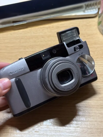 非常好 相机是完好的 虽然有些旧 有使用痕迹但不影响使用 很满意已拍出一卷胶卷洗出 非常喜欢 感谢出物