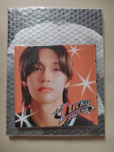 购买后很快就入库了，积分抵扣了运费，很划算。(^_^)挖煤姬打包也不错，photobook包的很完美！