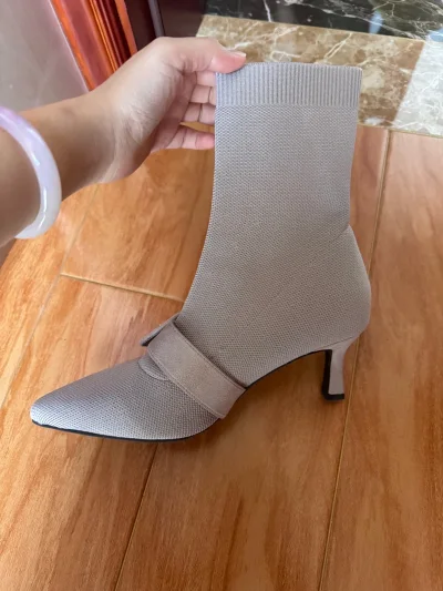 非常非常感谢这个平台，让我买到了到处淘不到的完美靴子啊啊啊啊，收货过程很顺利很快，客服也很负责帮你解决问题