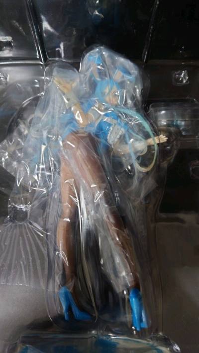 这个美少女手办太赞了！细节精致，色彩鲜艳，比例完美，仿佛从动漫中走出来一样。材质优良，手感极佳，摆在家里简直就是一道亮丽的风景线，爱了爱了！