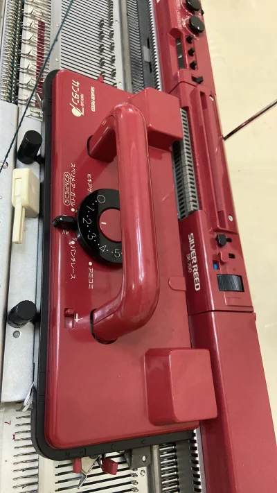 心动了几年，从无货到偶遇，最终在我这里颜值至上，果断拿下了银笛sk700！
	
当拿到手的时候，我的心跳都加快了，她真的太美了，这个颜色就算再过几十年，变成复古红，会更有魅力！
	
其实她也不仅仅徒有颜值，内置追踪器，自带嵌花功能，又省了个嵌花机头