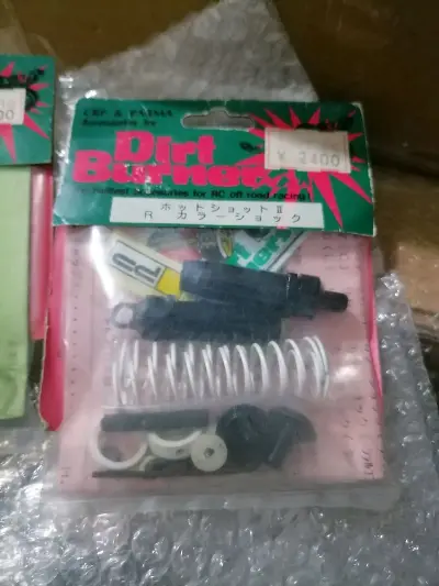 收到啦，完美状态到手，东西虽然不大，但是箱子毫不吝啬用的新箱子，东西也不会很委屈，大大方方的摆放的很好，周围是缓冲泡沫，挖煤姬的包装还是很让人放心的，就是打包效率低一些。