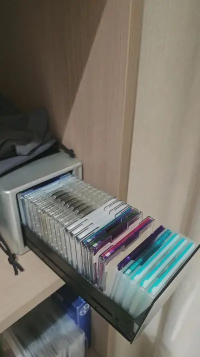 这次淘了md碟收纳盒，真是宝藏卖家啊。还送了好多碟。非常干净的宝贝，竹蜻蜓有很给力。包装非常好，还送了保护泡，到手完全没有任何损伤。算是捡漏了。感谢