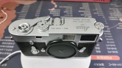 没想到居然这么新，整体功能都正常，老机器需要做保养才能正常使用，整的来说挺满意的，手感挺好，机器很要复古的味道，整的来说挺满意的，