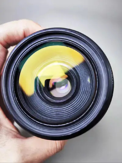 人生第一次海淘镜头顺利收官！日本直发包装严实，D
清关神速，一周就到手了。成色跟描述一致，镜片基本无损，对焦精准安静。实拍画质清晰符合预期，。虽然等待报关预审物流程序略繁琐，但省下几百块巨款！海淘初体验圆满成功，已开始物色下一支目标。