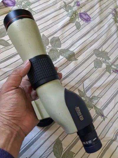 非常好，非常满意，尼康60ED观鸟镜成色好，镜片挺好，目视锐度高，画质偏暖，给您一种偏黄的画面感觉，美美的油画质感。