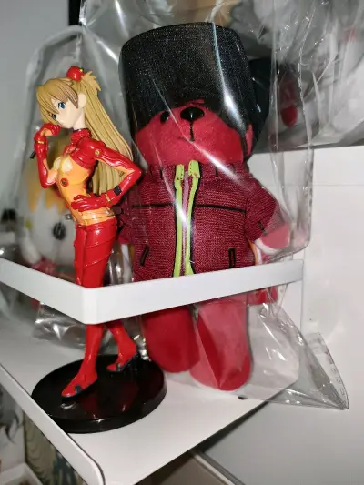 鱼上一直蹲不到，终于在骏河屋蹲到了明日香的魅特熊常服娃衣，虽然没有外包装了但是状态很好，等到国内剧场版上映就可以带出去了！