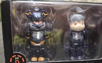好价拍下的bearbrick eva 100%套装 找了很久一直没有在国内收到合适的 感谢挖煤姬好价吃到 而且包装非常好 层层气泡纸