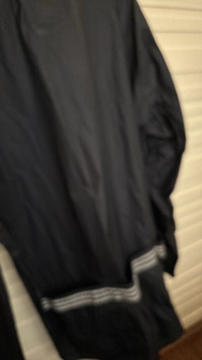 阿迪达斯这件衣服找了真的好久好久一直没找到但我我不放弃，在挖煤姬找到了，这次真的感谢啦，大大的高兴，快递空运快到不行还有什么好说的呢，下次继续买