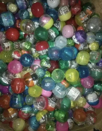 最近买了大量的中古日本玩具 其中有很多万代的扭蛋!万代扭蛋不仅质量很好而且价格不贵，收到的时候满满一箱被惊艳到了!非常喜欢?好会再继续日拍的