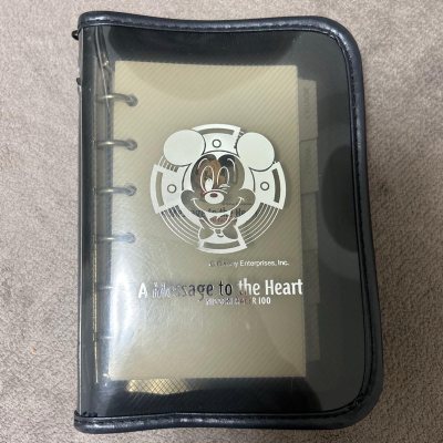 淘到最爱的复古小本！十分推荐，在这里淘有很多复古的90年代小本子，如果你也喜欢这样的手帐本，可以尝试搜索复古手帐a7+mickey，我会把日文关键词打在下面的词条中。