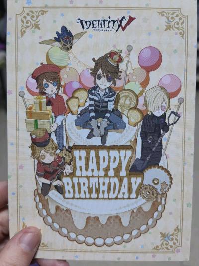 我特别喜欢邮差的夏日明信片，所以有机会头铁了一下还是在海淘软件切到了，邮差的白底当时被国内要便宜很多，这次海淘我很满意，到手里面包装还行，挖煤姬的巷子很结实没有破损。