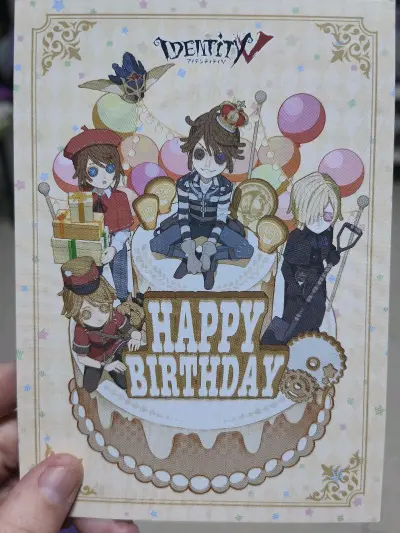 我特别喜欢邮差的夏日明信片，所以有机会头铁了一下还是在海淘软件切到了，邮差的白底当时被国内要便宜很多，这次海淘我很满意，到手里面包装还行，挖煤姬的巷子很结实没有破损。