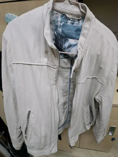 挖煤姬日淘Zara夹克太惊喜！物流超快没耽误，包装严实没压损。夹克版型超正，面料质感和专柜一样好，尺码也精准，日淘体验满分，以后还选这个软件！