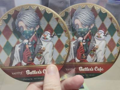 很喜欢这次到的谷子，圆我一梦，太喜欢入殓的旧pop吧唧非常美丽在阳光下一闪一闪。还有舞台剧挂件一下吃了6个，也是有很多萌萌的角色太开心了。