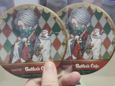 很喜欢这次到的谷子，圆我一梦，太喜欢入殓的旧pop吧唧非常美丽在阳光下一闪一闪。还有舞台剧挂件一下吃了6个，也是有很多萌萌的角色太开心了。