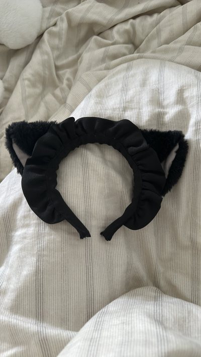 超可爱！猫耳毛绒材质质感高级，造型软萌又精致，戴上去瞬间变身甜酷小猫咪，不管是搭洛丽塔裙还是日常穿搭都很出彩。卖家包装细致，收到时完好无损，喜欢猫耳元素的姐妹一定要入手，氛围感直接拉满～