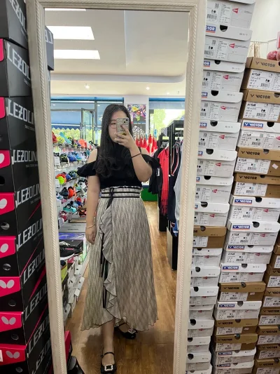 超级喜欢，而且捡漏了，真的特别美貌我120斤 155cm穿出去被人夸，无敌显瘦全新带吊牌特别完美。开心极?