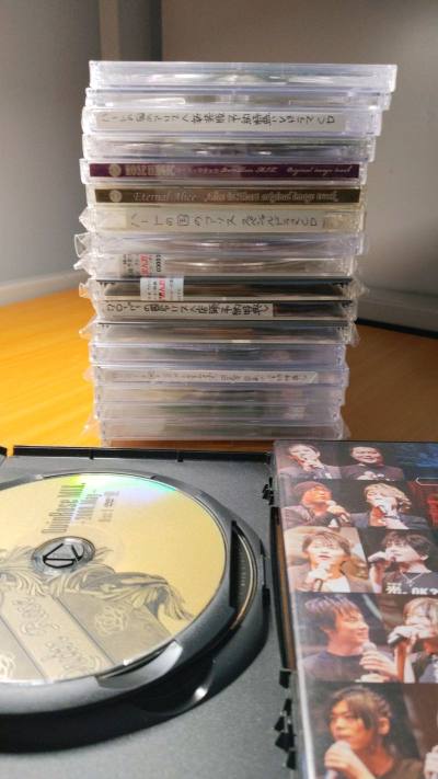 坠入老坑的结果就是国内不好收哇...相比之下海淘就是既便宜又丰富了~上次买了很多漫画小说，这次是音像专场，用了竹蜻蜓echo~运送过程大概是十几二十天，运费也不贵还有免关税，性价比是很高啦。