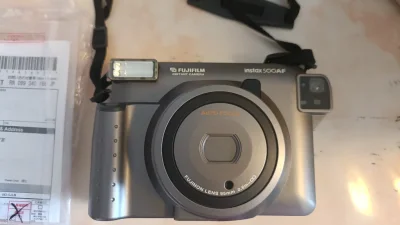 通过挖煤姬APP海淘了这款Fujifilm instax 500AF拍立得，从下单到收货流程很顺畅。相机成色和卖家描述一致，复古外观很有质感，拍出来的照片色彩漂亮。挖煤姬的物流和客服也挺靠谱，这次海淘体验不错，喜欢复古拍立得的可以试试。