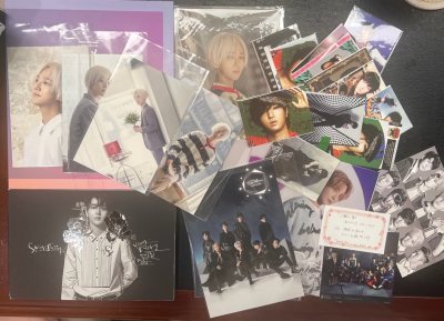 趁着有优惠券切了本场刊和碟！
还捡漏了一些明信片和照片！都很赞！
运费使用了积分优惠，最后发货称重还退了15块运费差价简直让人惊喜！！！
EMS还是一如既往的给力，速度快，清关也快！
挖煤姬如果能多送点积分就好了！让我的切煤之旅能够一路通畅！