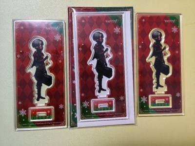 本次很感谢挖煤姬的包装，多套了一次保护包装费用，因为有立牌很担心把立牌干碎了。但是邮寄过来的十个立牌都是好好的没有损害的情况。
第五人格四周年的桌垫是a4的本身很大，日本的卖家和挖煤姬把包装拆了后放箱子里面保存的很好，没有什么损伤，无伤收到了所以很开心。我都没有想到...