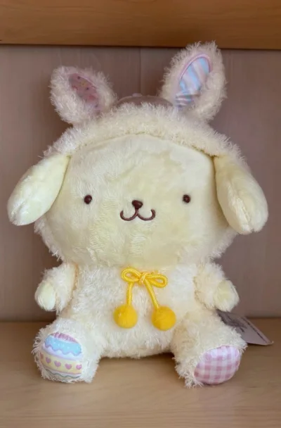 在挖煤姬入手三件三丽鸥宝贝：玉桂狗斜挎包软萌又实用，布丁狗复活节公仔毛茸茸超好抱，美乐蒂天使小包精致又能装。包装和物流都很稳，到手几乎没瑕疵，三丽鸥控狂喜，下次还来～