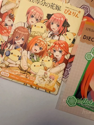 最近在挖煤姬上淘了一堆“五等分的花嫁”的谷子，收到一大叠的快乐谁懂啊！挖煤姬的浏览体验做得不错，搜五姐妹的周边很方便，图片加载很快。最惊喜的是发货后还会退国际运费的差价，虽然不多，但感觉很贴心，让整个购物体验都加分了。