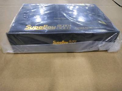 这次来的是一台第三方的掌机，能玩sfc游戏的机器，使我们在躺床上就能玩到SFC的游戏，感觉非常爽啊！机器兼容性不错，我的卡都可以读。机器也是全新未用的，非常好！赞一个！