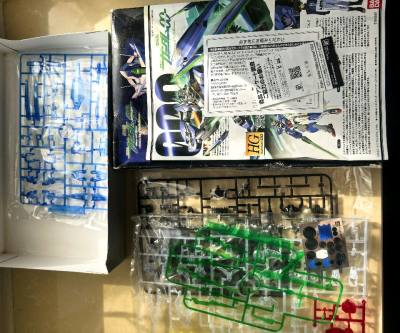 好价淘了个hg彩透00套装剧场版，虽然盒子状态不太行,但是板件没问题也是挺好。
seed的人物盒蛋和瓶盖算是捡漏，日本对于这种无盒的价格大部分都还不错。