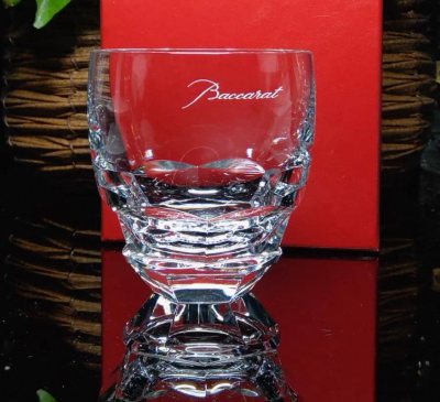 ABYSSE深渊为哈酷系列的高端，而桶型深渊平底杯，相对一般深渊杯，稀有的多，杯大底厚，大气沉稳，桶型的手感非常舒适。高9.9/口9cm，420g重。