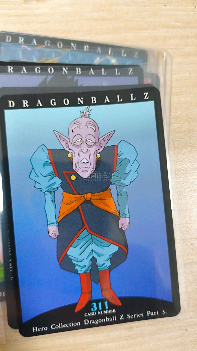 买到银河列车999，很古早的动漫，非常经典，感叹那个时候的日本漫画动画家就脑洞大开，顺便买了龙珠英雄卡也很不错