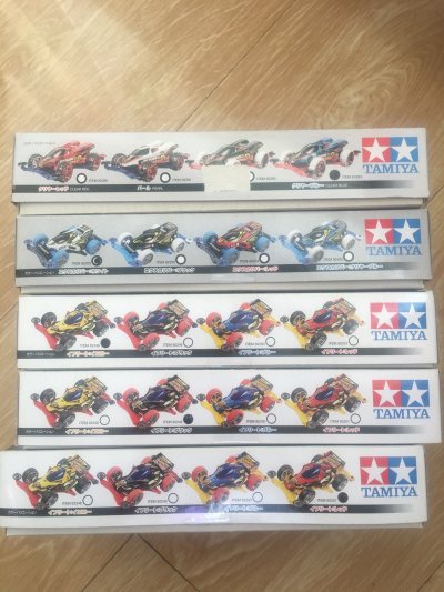 不知不觉已经在挖煤姬购买了10次了，这次买到了四色景品的阿凡达、雷击和火龙。白色的雷击车壳比较普通，就是贴纸比较好看，阿凡达最爱的是黄色的车壳，至于火龙，除了底盘都挺喜欢。