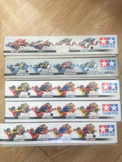 不知不觉已经在挖煤姬购买了10次了，这次买到了四色景品的阿凡达、雷击和火龙。白色的雷击车壳比较普通，就是贴纸比较好看，阿凡达最爱的是黄色的车壳，至于火龙，除了底盘都挺喜欢。