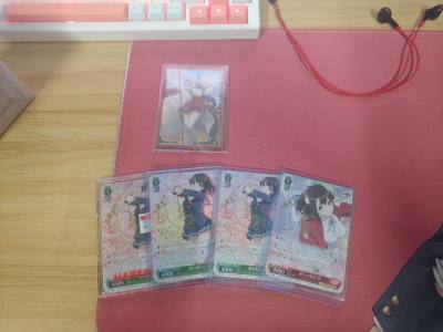         激动的心，颤抖的手。这是我第一次日淘买签卡，说实话一开始还是很不放心的，毕竟一张签卡都要大几百上千。但是到手之后那密密实实的封装盒，看着就让人觉得会十分令人安心！
        到手的卡片也是没有质量问题，色泽和卡质也有保障，感谢竹蜻蜓plus，真...